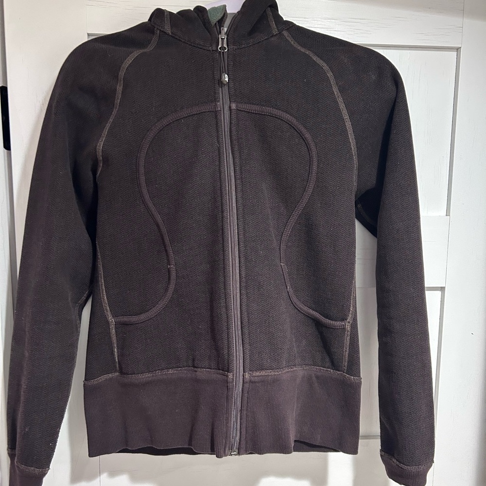 Lulu light cotton fleece scuba.no longer has tag intact around a size 2 or 4